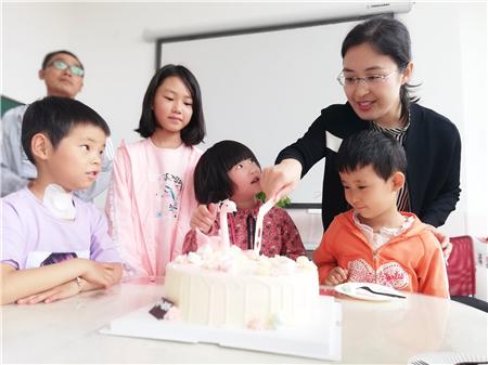 股票配资平台客服介入交易的影响解析，是否会进行干预？